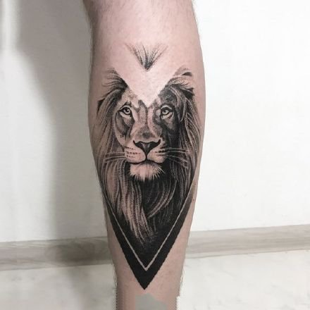 点击大图看下一张：狮子座纹身 14款适合十二生肖的狮子纹身图片