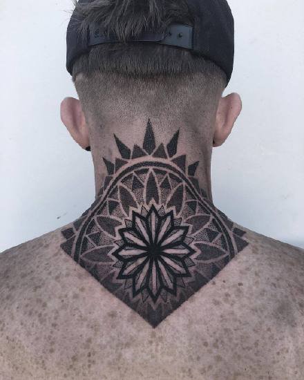 点击大图看下一张：颈部和头部的10款个性点刺梵花纹身作品图案