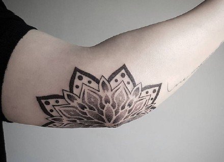 点击大图看下一张：手肘梵花纹身 9款纹在手肘处的梵花点刺纹身作品