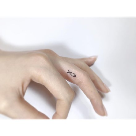 点击大图看下一张：金泰妍纹身 韩国明星金泰妍身上的全部纹身图案