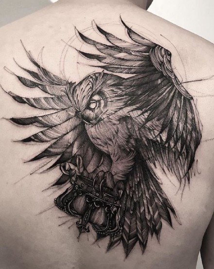 点击大图看下一张：胸部老鹰纹身 6款黑色的胸部飞鹰纹身图案