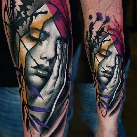 点击大图看下一张：欧美的9款大腿彩色写实女郎纹身作品图片