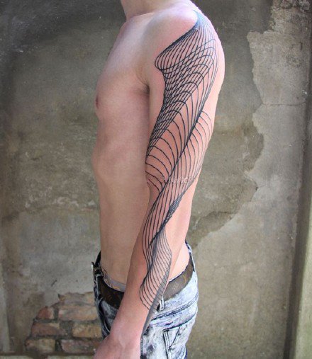 点击大图看下一张：包臂风格的一组几何网状纹身作品图片