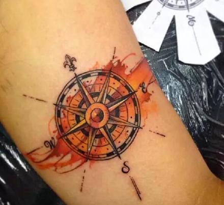 点击大图看下一张：罗盘纹身 9款漂亮精致的罗盘指南针纹身图案