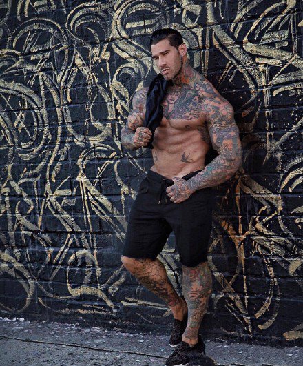 点击大图看下一张：纹身型男图片 9款肌肉纹身帅哥的图片欣赏