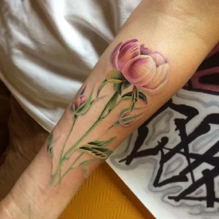 点击大图看下一张：小臂上的9款小清新纹身植物花卉图片
