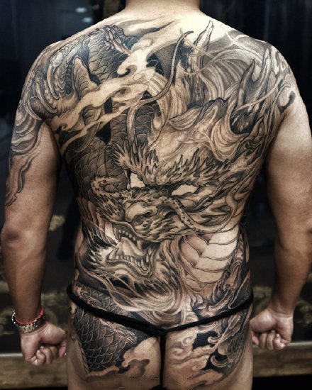 点击大图看下一张：传统人物等风格的的12款大满背纹身图案
