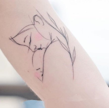 点击大图看下一张：母爱纹身 表达母爱亲情的9款创意纹身图案