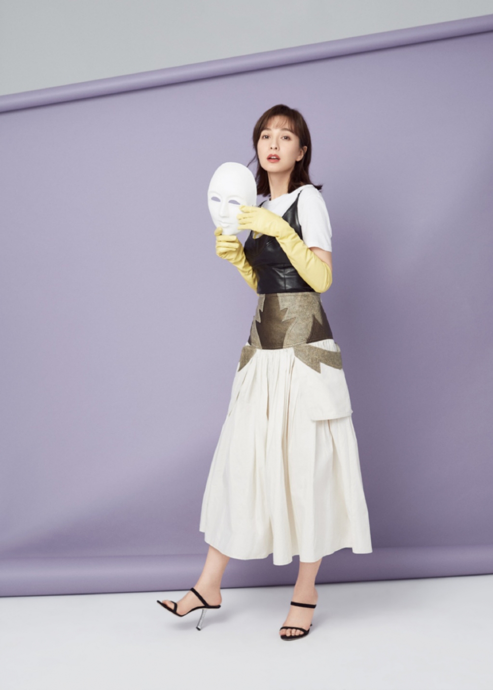 点击大图看下一张：吴昕清新甜美写真时尚图片