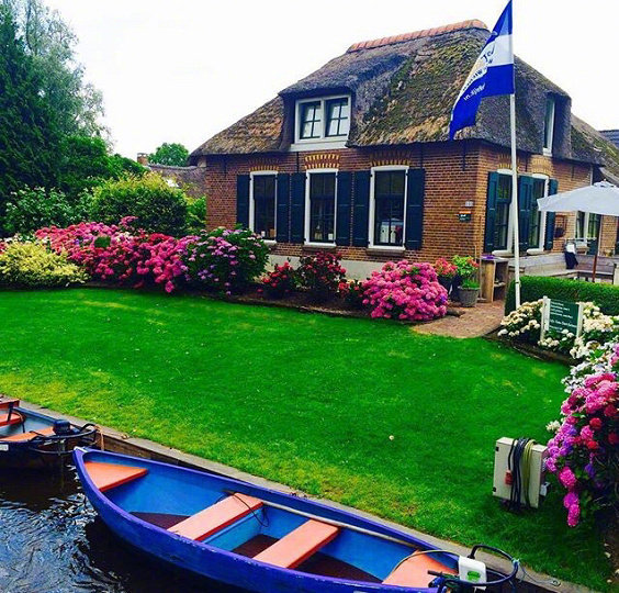 点击大图看下一张：荷兰羊角村Giethoorn 梦想和你住在这里