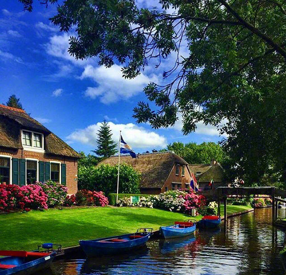 点击大图看下一张：荷兰羊角村Giethoorn 梦想和你住在这里