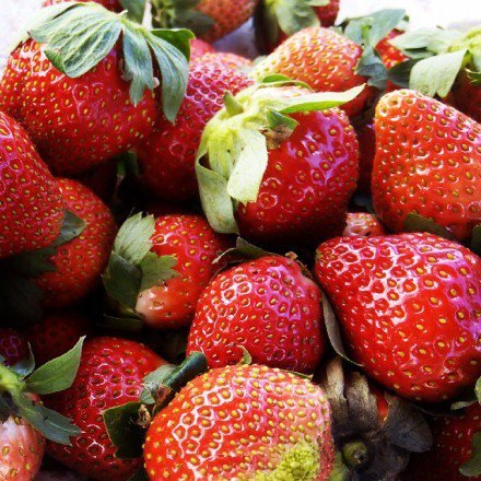 点击大图看下一张：一组柔嫩汁多的草莓图片