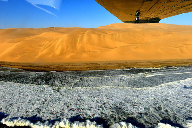 点击大图看下一张：纳米布沙漠，一半海水一半火焰