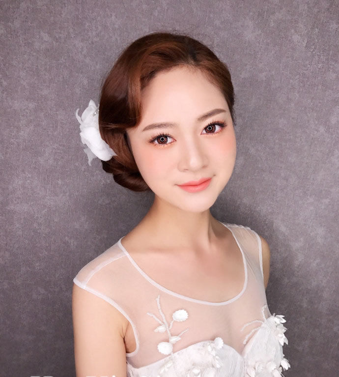 点击大图看下一张：一组甜美韩式新娘发型图片欣赏