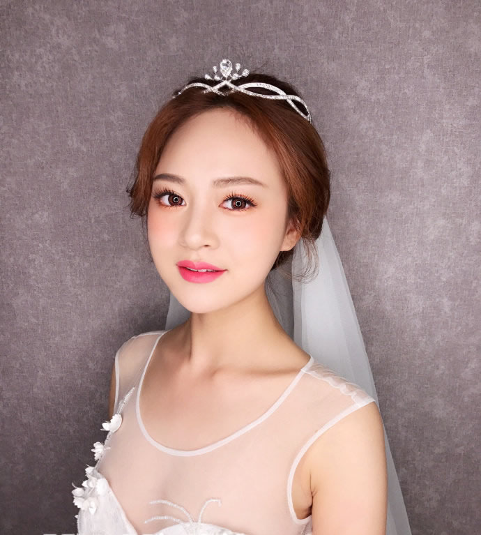 点击大图看下一张：一组甜美韩式新娘发型图片欣赏