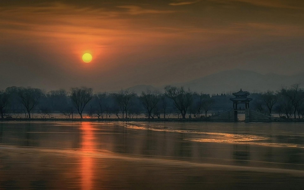 点击大图看下一张：北京颐和园唯美风景桌面壁纸