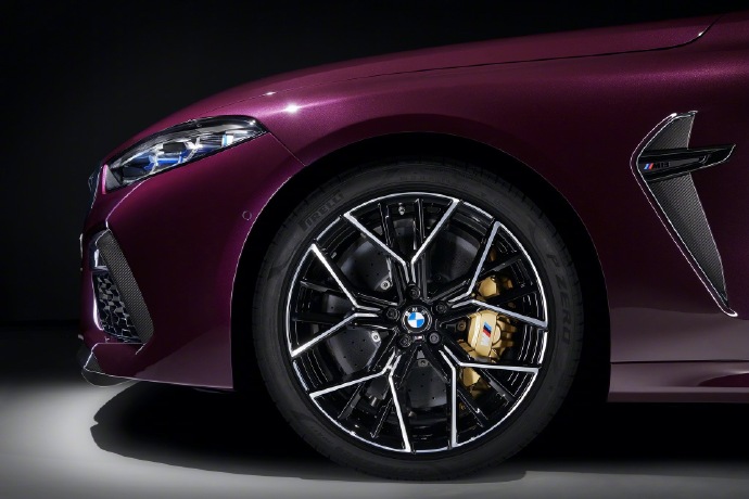 点击大图看下一张：全新BMW M8 Gran Coupe超清大片儿来袭