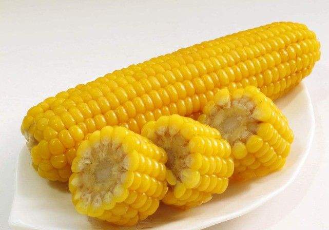 点击大图看下一张：一组甜糯好吃的煮玉米图片