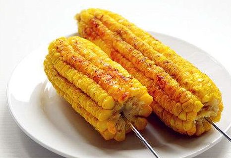 点击大图看下一张：一组香喷喷的烤玉米图片