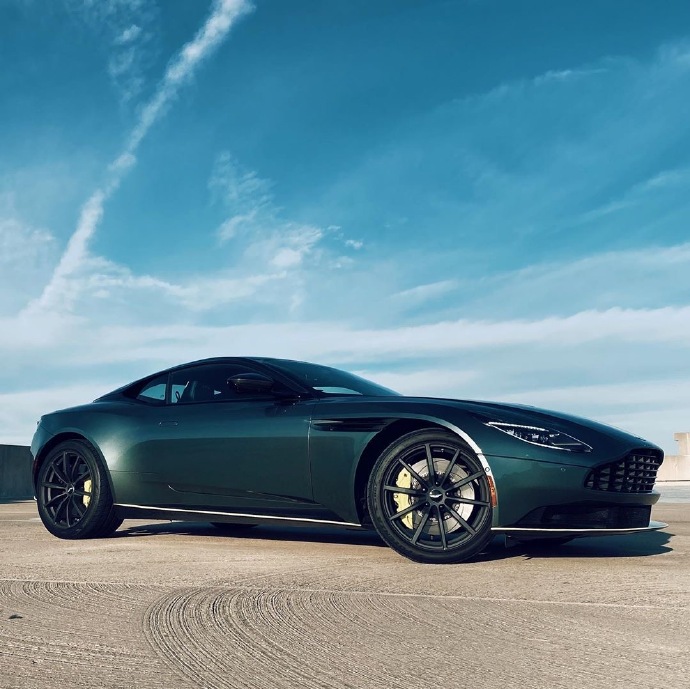 点击大图看下一张：一组超帅气的2019 Aston Martin DB11 AMR