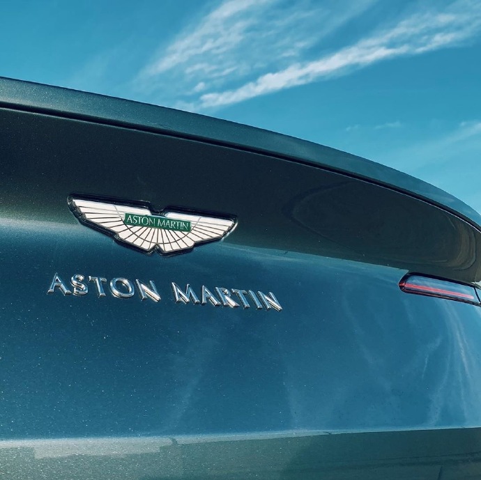 点击大图看下一张：一组超帅气的2019 Aston Martin DB11 AMR
