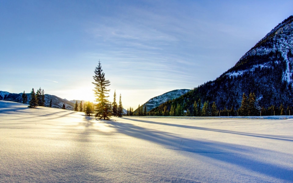 点击大图看下一张：唯美迷人的冬日风景桌面壁纸