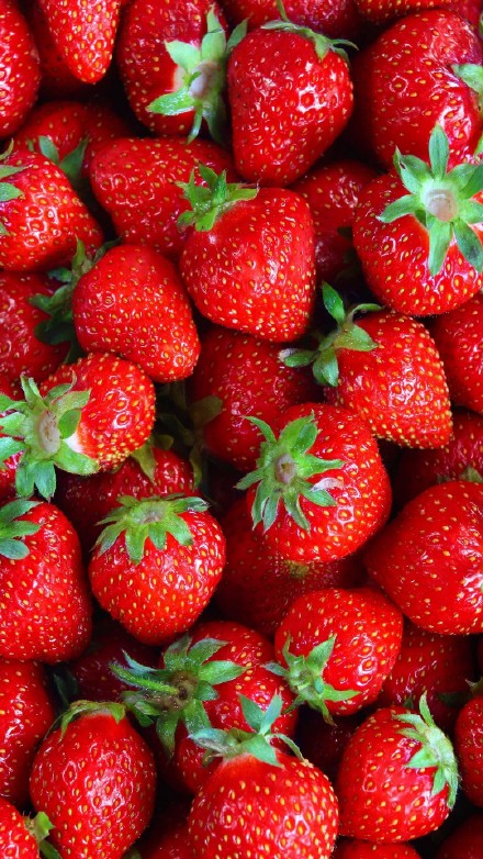点击大图看下一张：一组酸酸甜甜的可爱小草莓图片