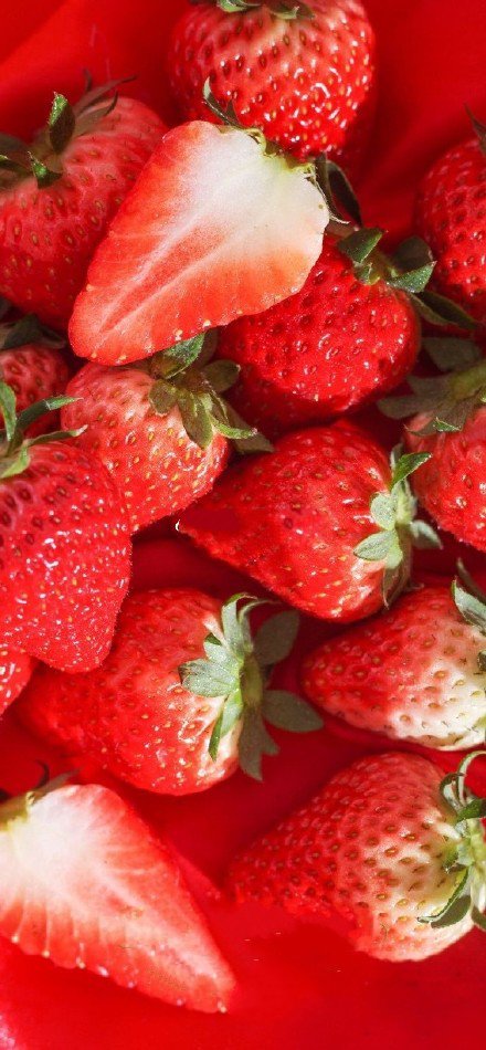 点击大图看下一张：满屏的草莓看着就非常舒服的样子