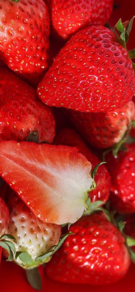 点击大图看下一张：满屏的草莓看着就非常舒服的样子