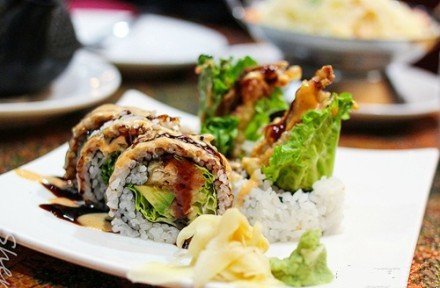 点击大图看下一张：精致美味的寿司图片