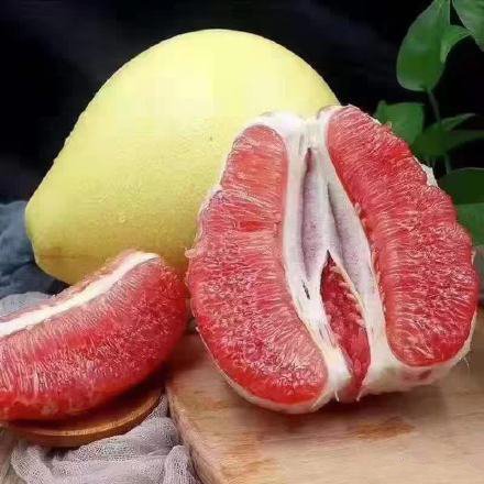 点击大图看下一张：一组酸甜好吃的红心柚图片