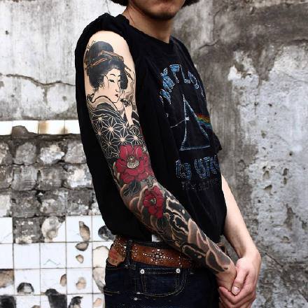 点击大图看下一张：九款传统男士花臂写实纹身图案