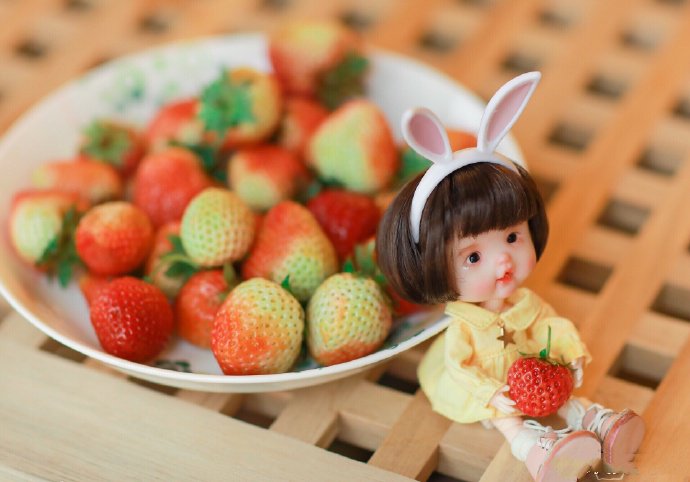 点击大图看下一张：一组好看好吃的小草莓图片欣赏