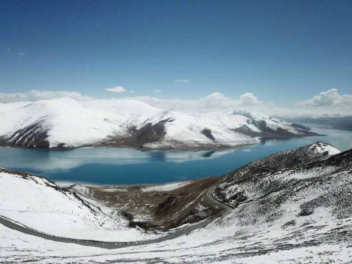 点击大图看下一张：西藏羊卓雍错原生态美景