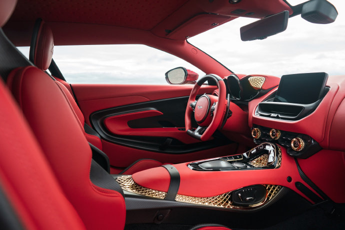 点击大图看下一张：阿斯顿马丁DBS GT Zagato，优雅又性感的侧面线条让人沉醉