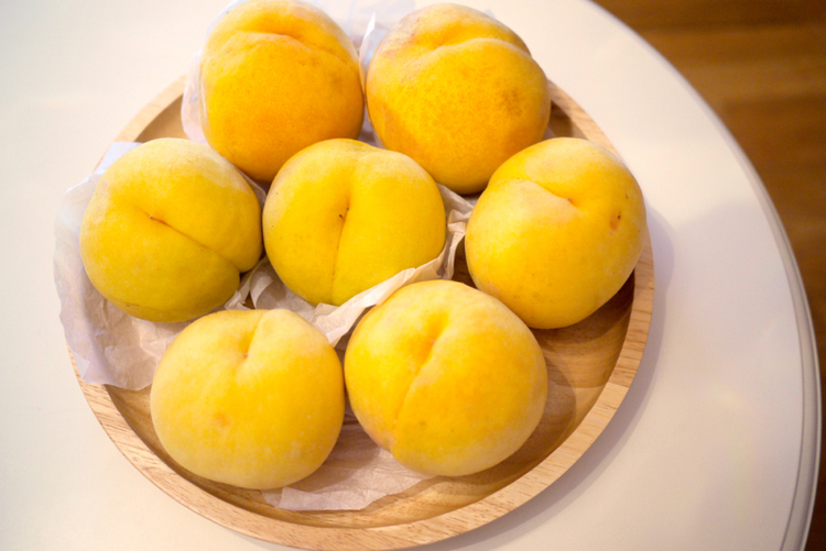 点击大图看下一张：养生佳品的黄桃水果图片