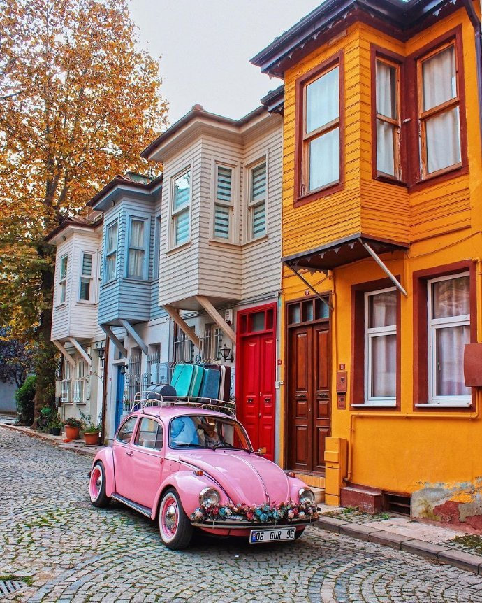 点击大图看下一张：伊斯坦布尔的彩色小镇