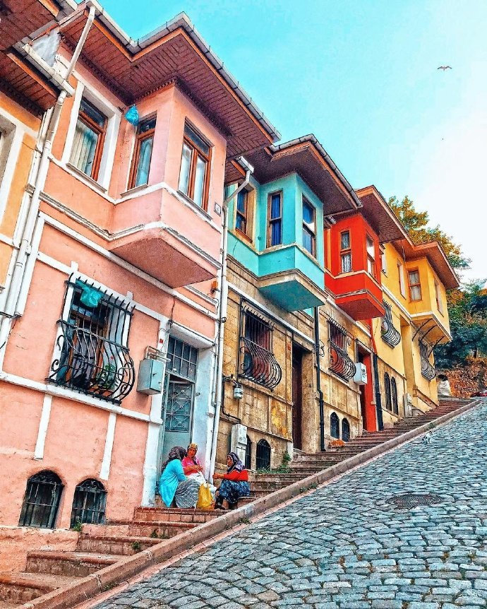 点击大图看下一张：伊斯坦布尔的彩色小镇