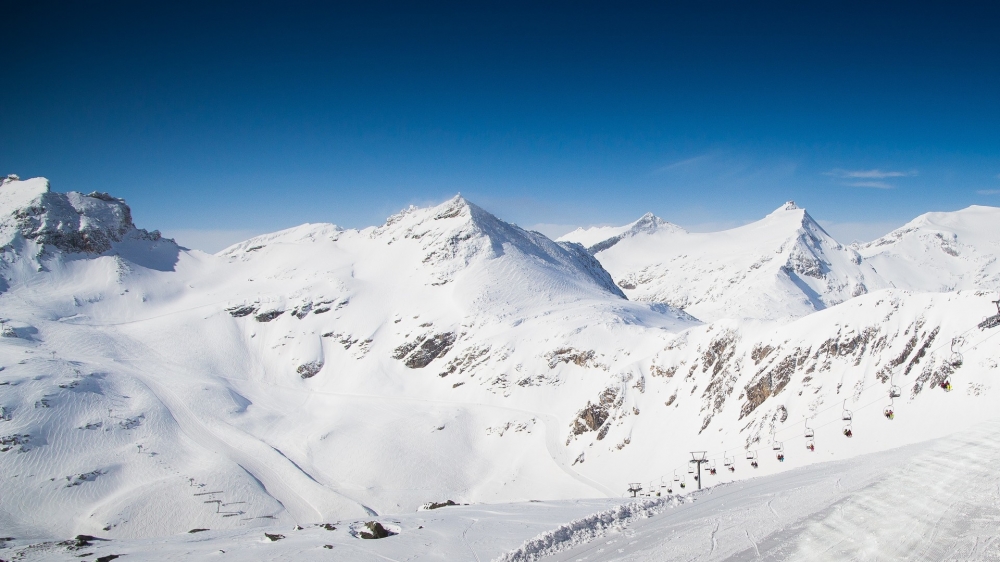 点击大图看下一张：唯美壮观的雪山风景高清壁纸
