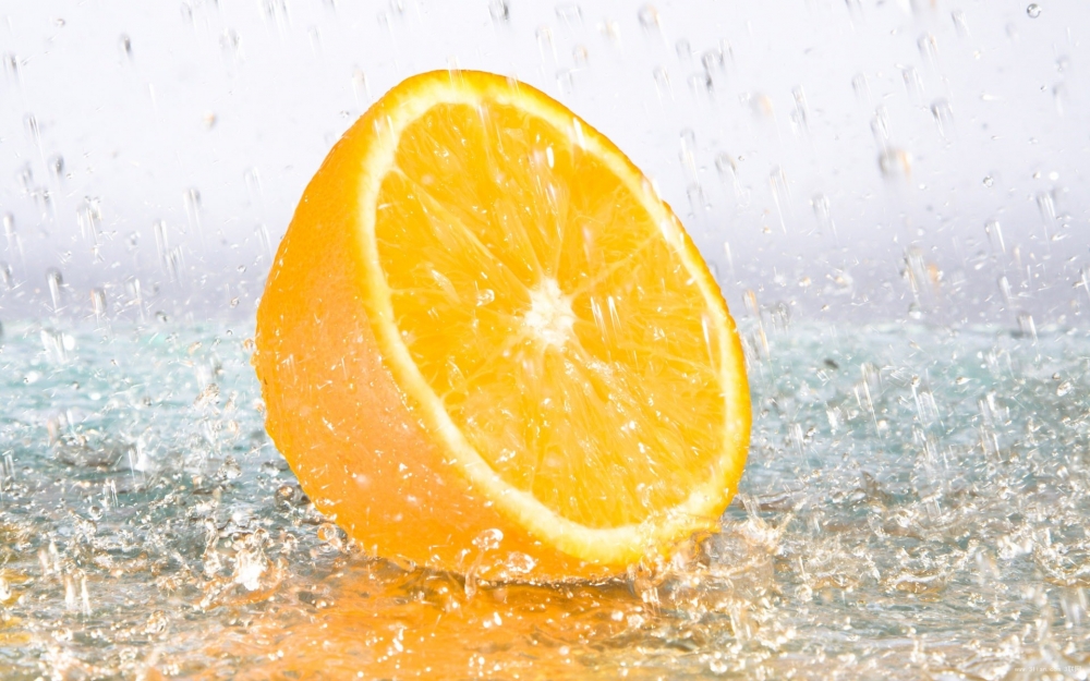 点击大图看下一张：水透清凉的柠檬图片