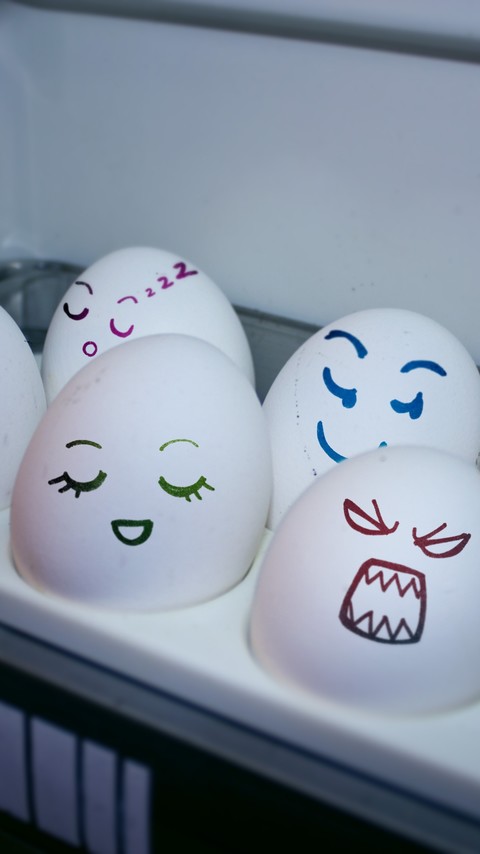 点击大图看下一张：非主流治愈系搞笑可爱彩绘鸡蛋图片
