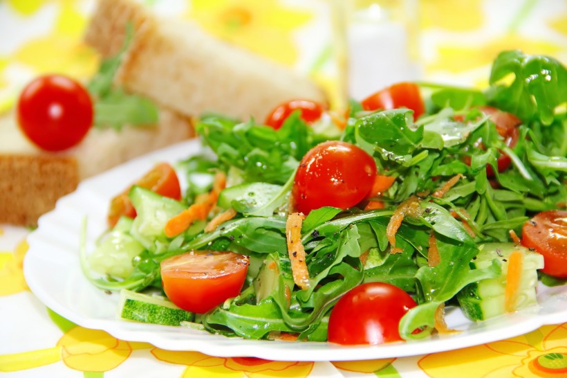 点击大图看下一张：一组健康美味的蔬菜沙拉图片
