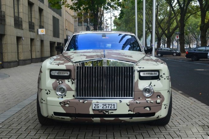点击大图看下一张：迷彩劳斯莱斯Rolls-Royce Phantom图片