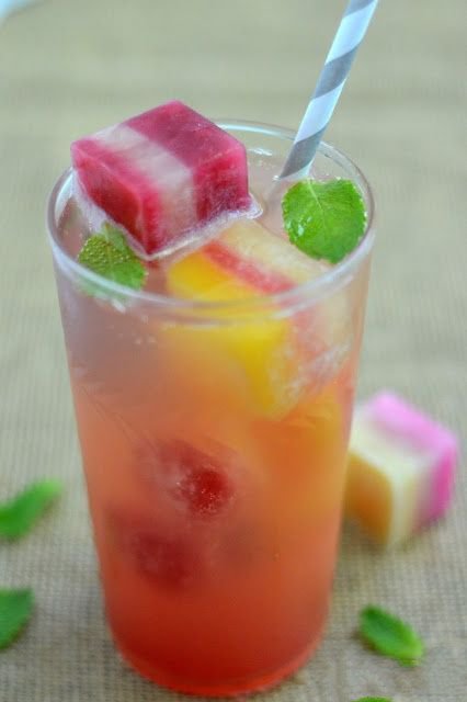 点击大图看下一张：来一杯彩虹饮料，让心情舒畅