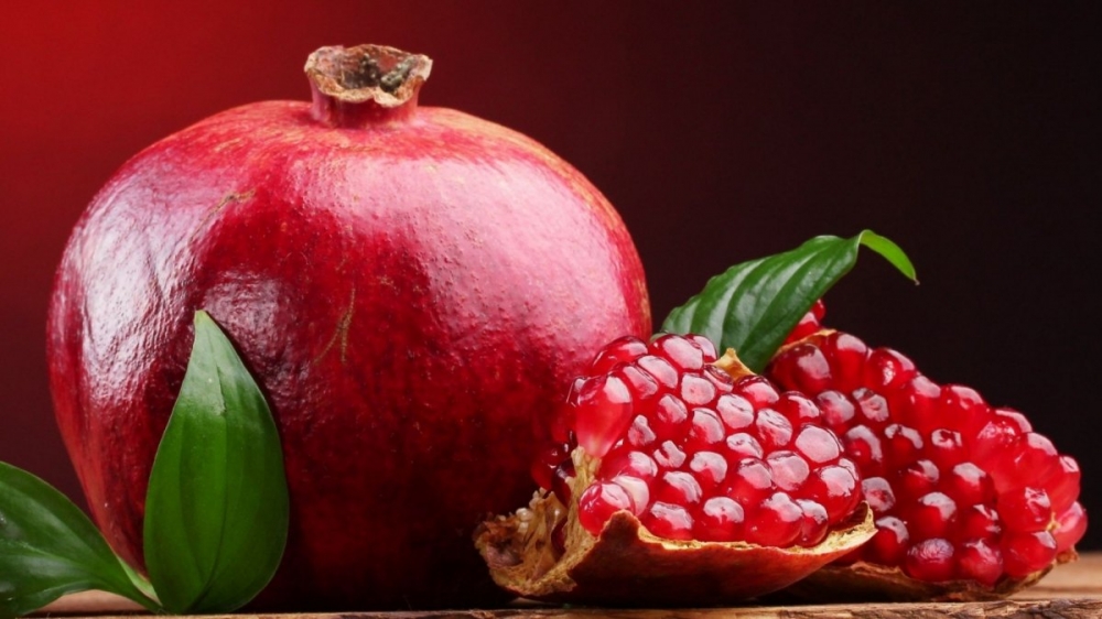 点击大图看下一张：鲜红甜美的石榴水果图片