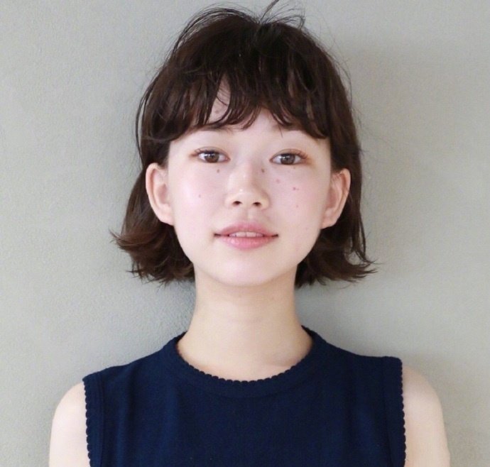 点击大图看下一张：几款齐刘海的日系女生发型图片