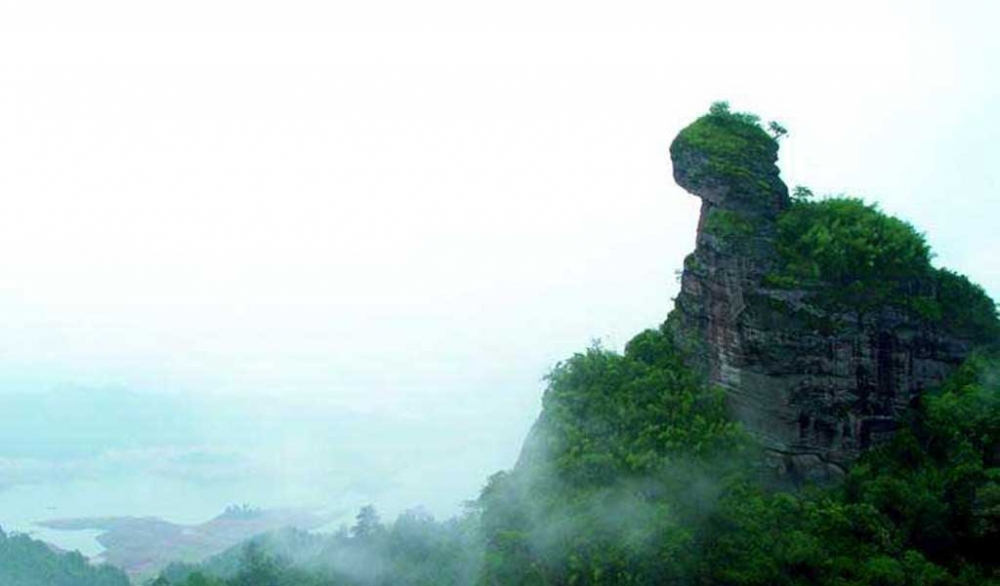 点击大图看下一张：桂林华南第一峰猫儿山图片