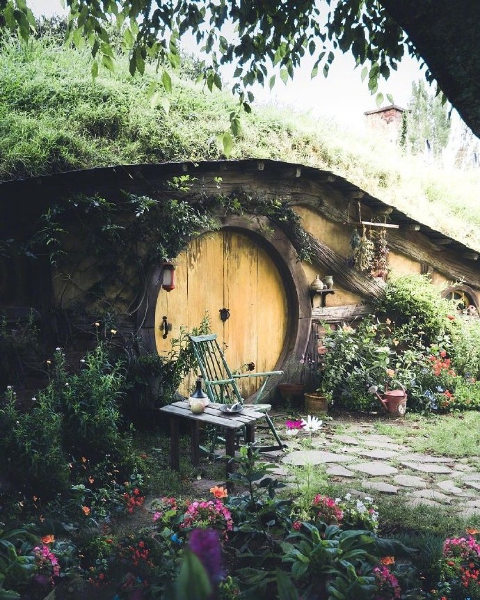 点击大图看下一张：霍比特人的童话小屋
