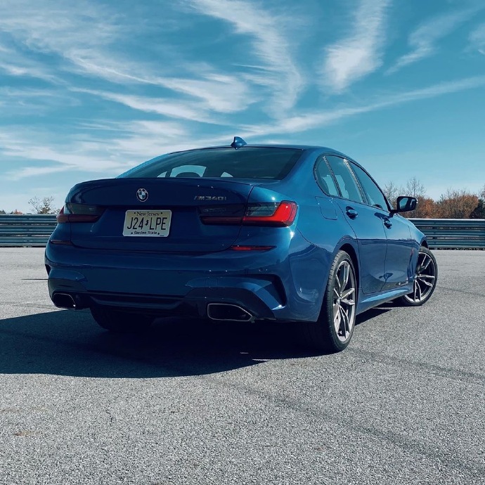 点击大图看下一张：一组帅气蓝色的BMW M340i 图片欣赏