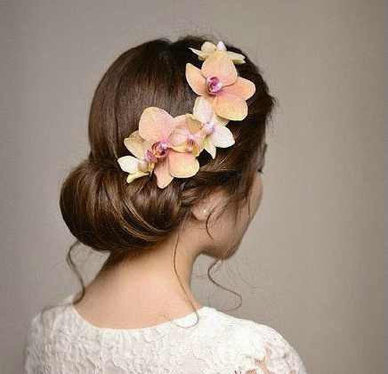 点击大图看下一张：一组气质型的韩式新娘发型分享